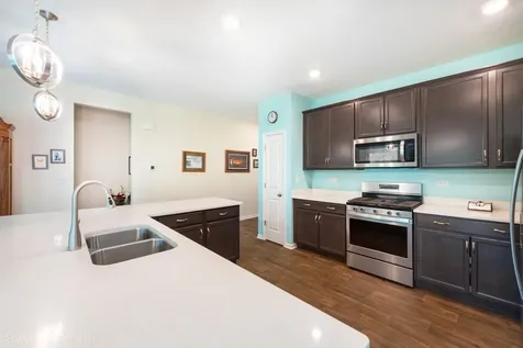 1902 Doolin Avenue Mchenry IL 60050