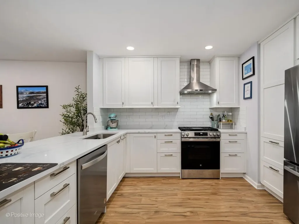 492 West Belmont Avenue Chicago IL 60657