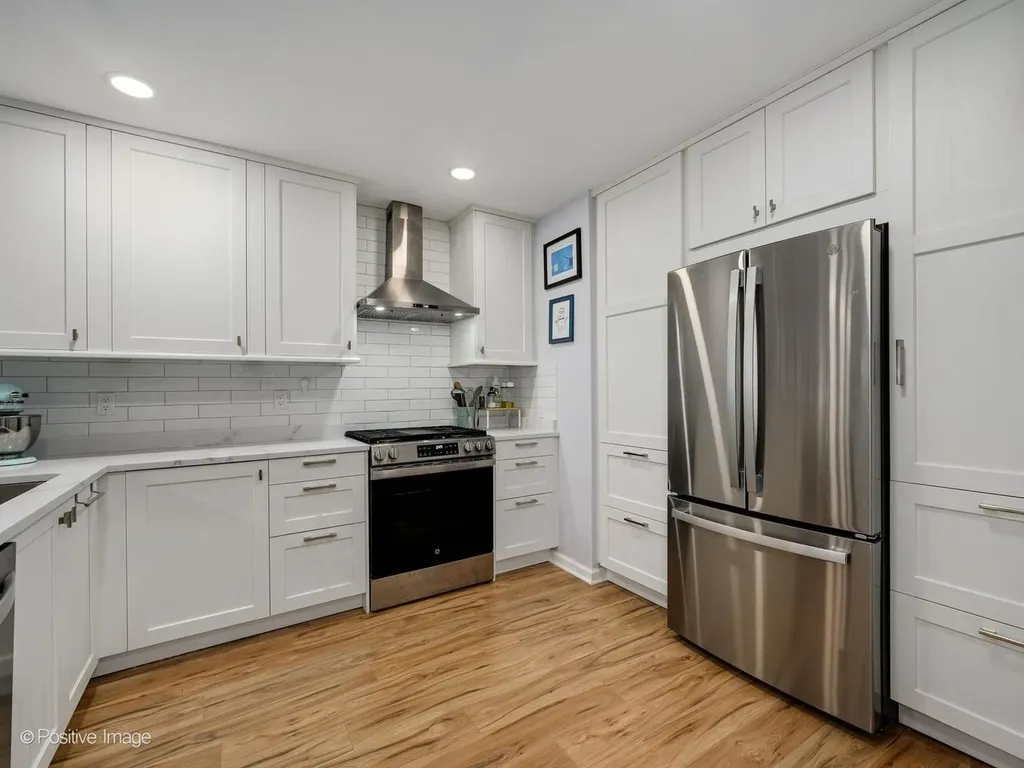492 West Belmont Avenue Chicago IL 60657
