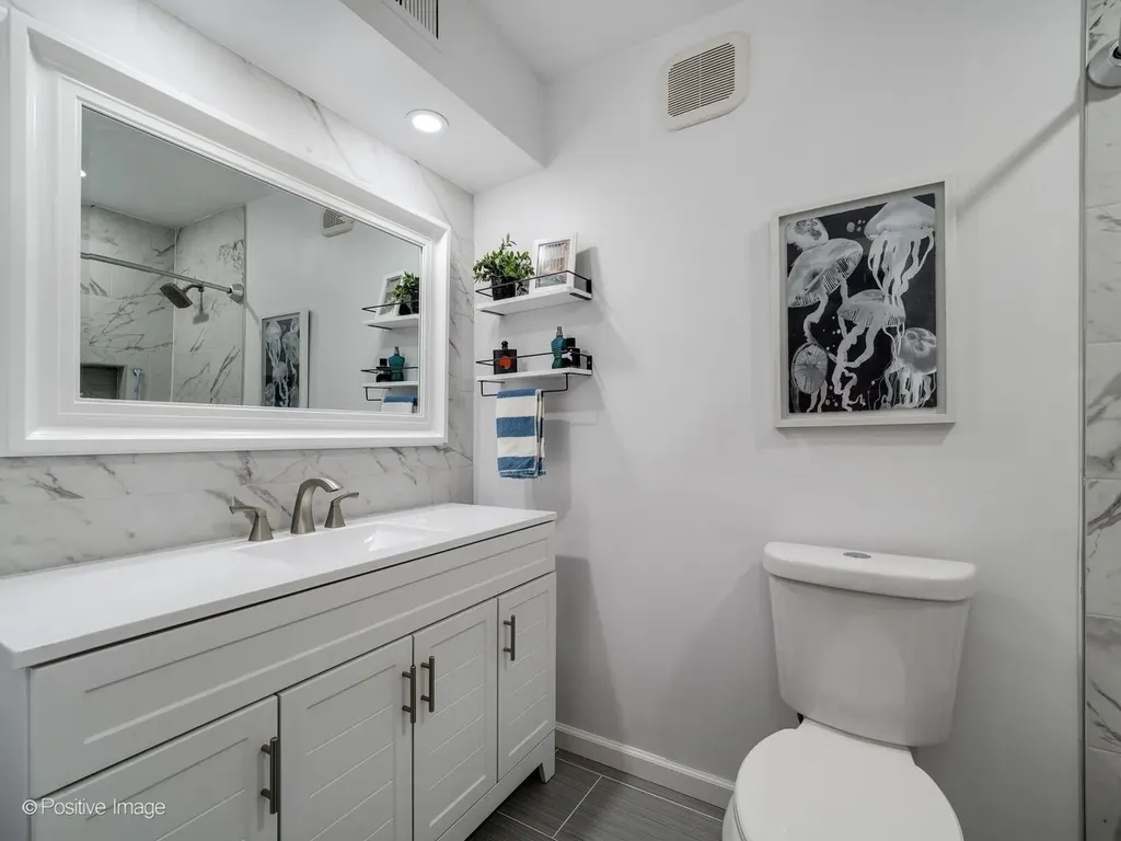 492 West Belmont Avenue Chicago IL 60657