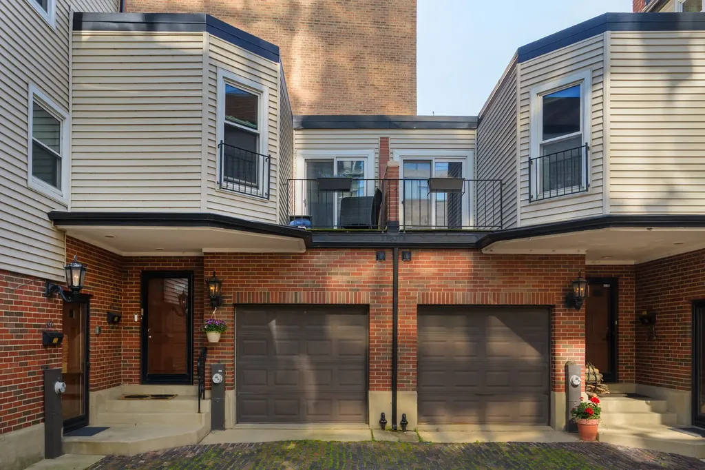 492 West Belmont Avenue Chicago IL 60657