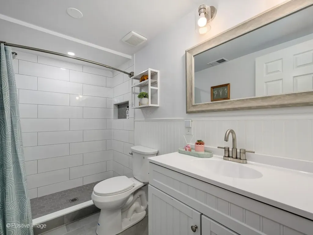 492 West Belmont Avenue Chicago IL 60657