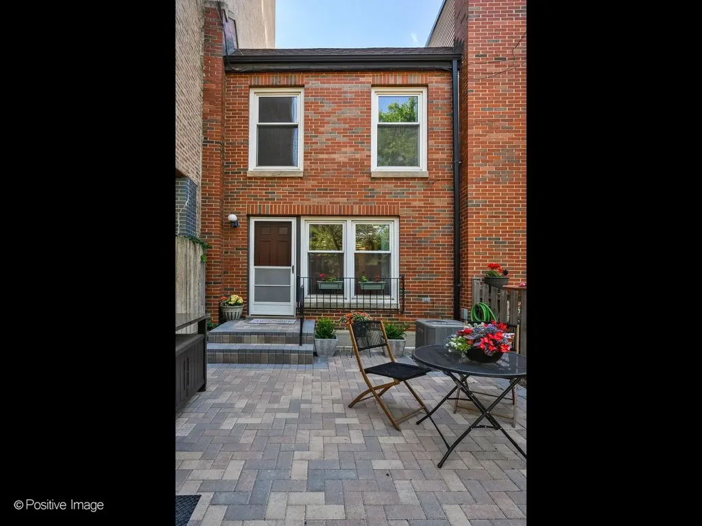 492 West Belmont Avenue Chicago IL 60657