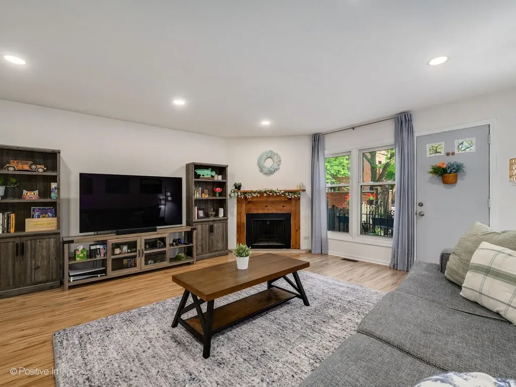 492 West Belmont Avenue Chicago IL 60657