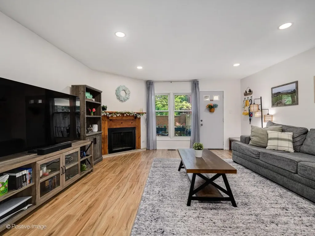 492 West Belmont Avenue Chicago IL 60657