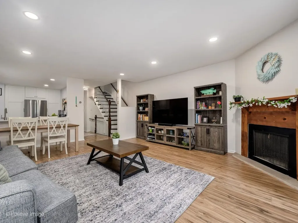 492 West Belmont Avenue Chicago IL 60657