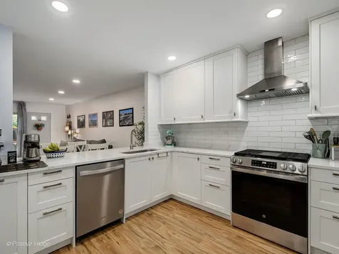 492 West Belmont Avenue Chicago IL 60657