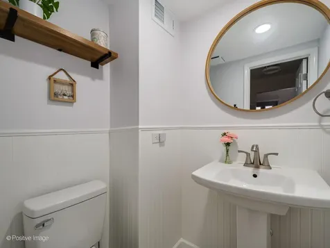 492 West Belmont Avenue Chicago IL 60657