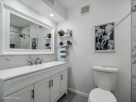492 West Belmont Avenue Chicago IL 60657