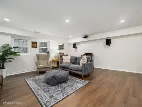 492 West Belmont Avenue Chicago IL 60657