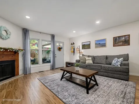 492 West Belmont Avenue Chicago IL 60657