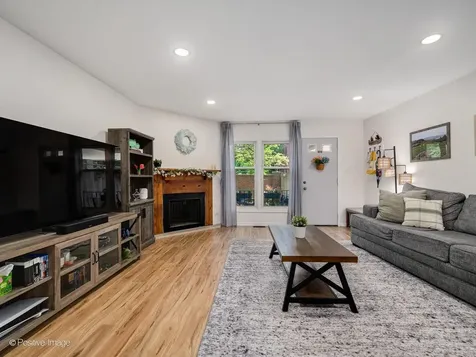 492 West Belmont Avenue Chicago IL 60657