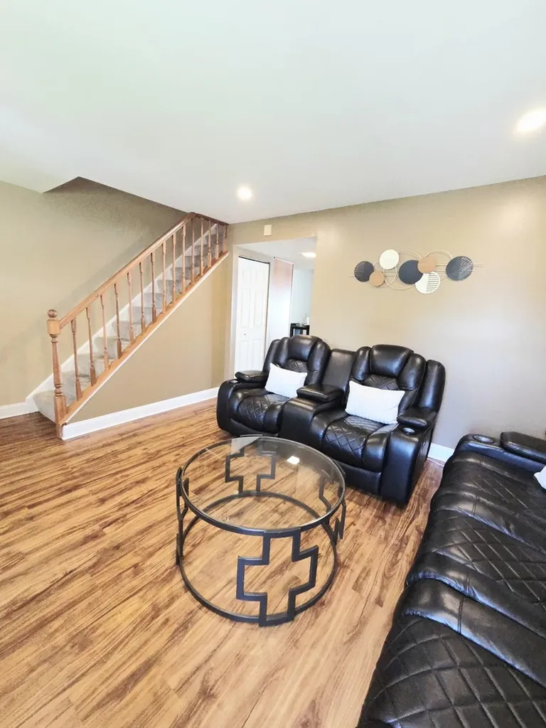 1294 Downing Street Roselle IL 60172