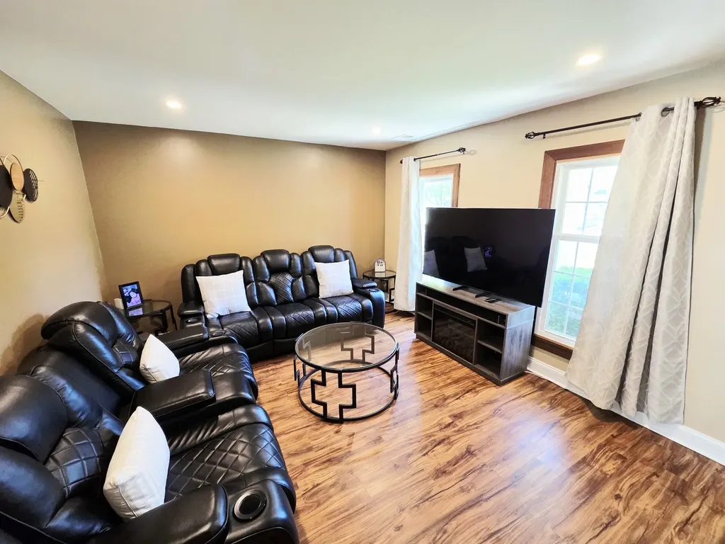 1294 Downing Street Roselle IL 60172