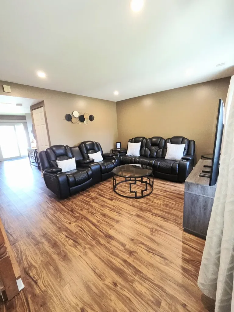 1294 Downing Street Roselle IL 60172