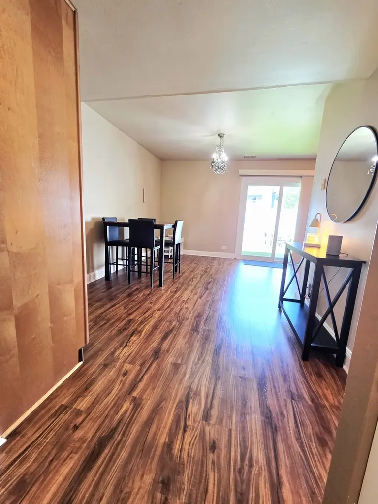 1294 Downing Street Roselle IL 60172