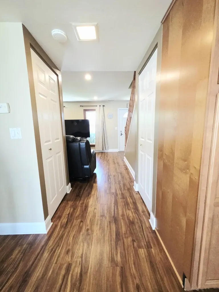 1294 Downing Street Roselle IL 60172