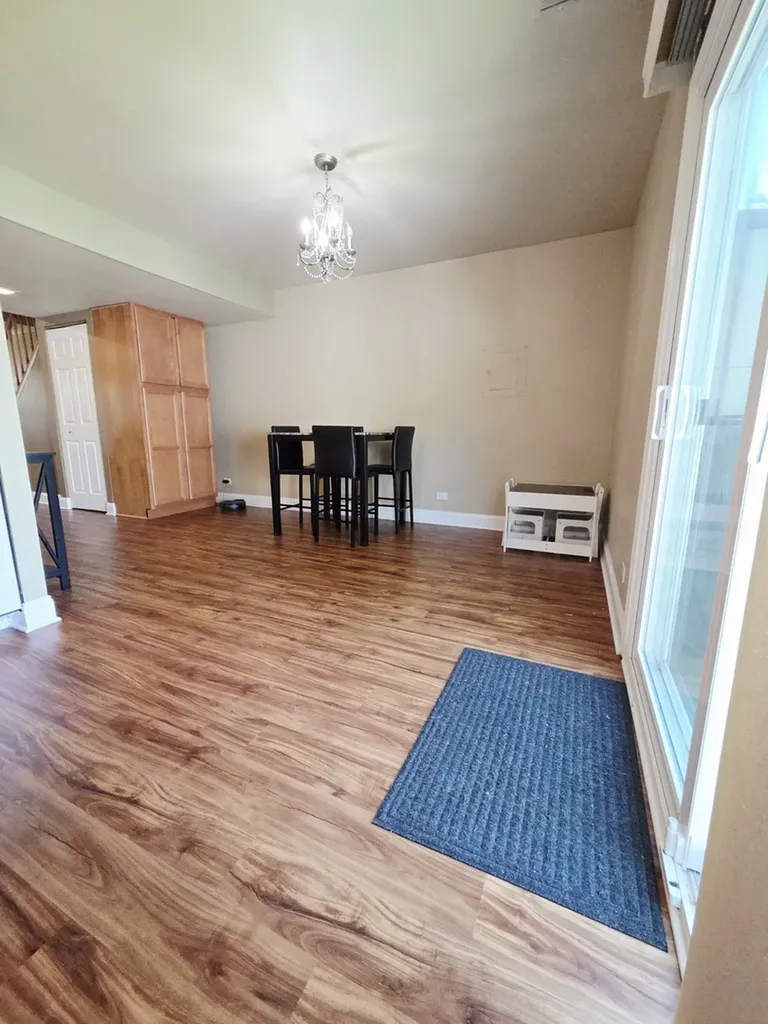 1294 Downing Street Roselle IL 60172
