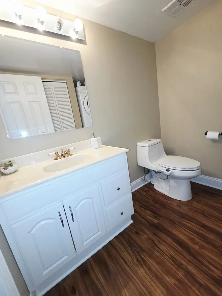 1294 Downing Street Roselle IL 60172