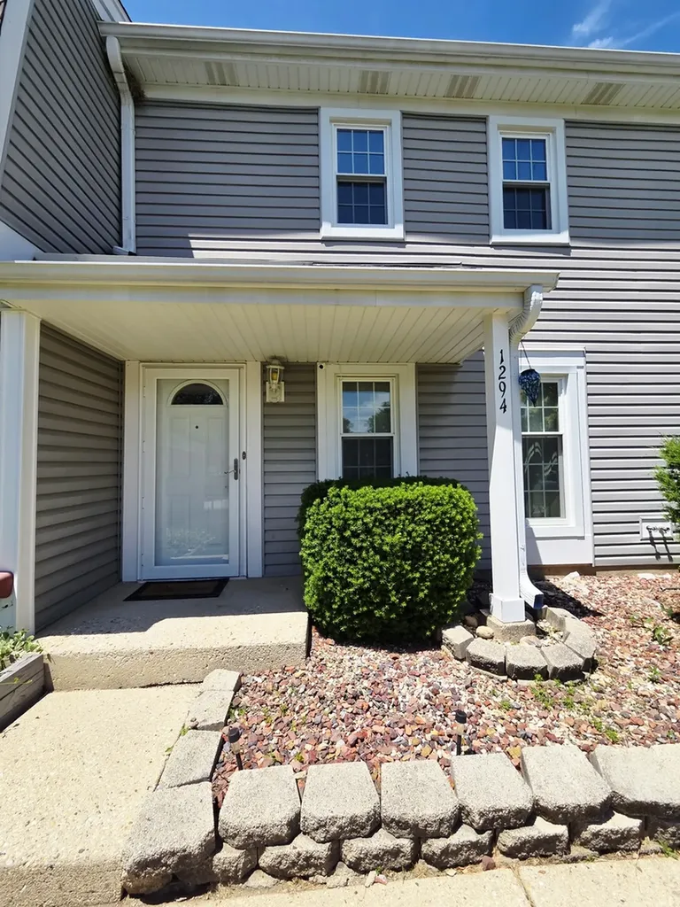1294 Downing Street Roselle IL 60172