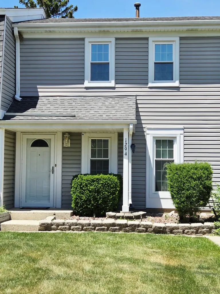 1294 Downing Street Roselle IL 60172