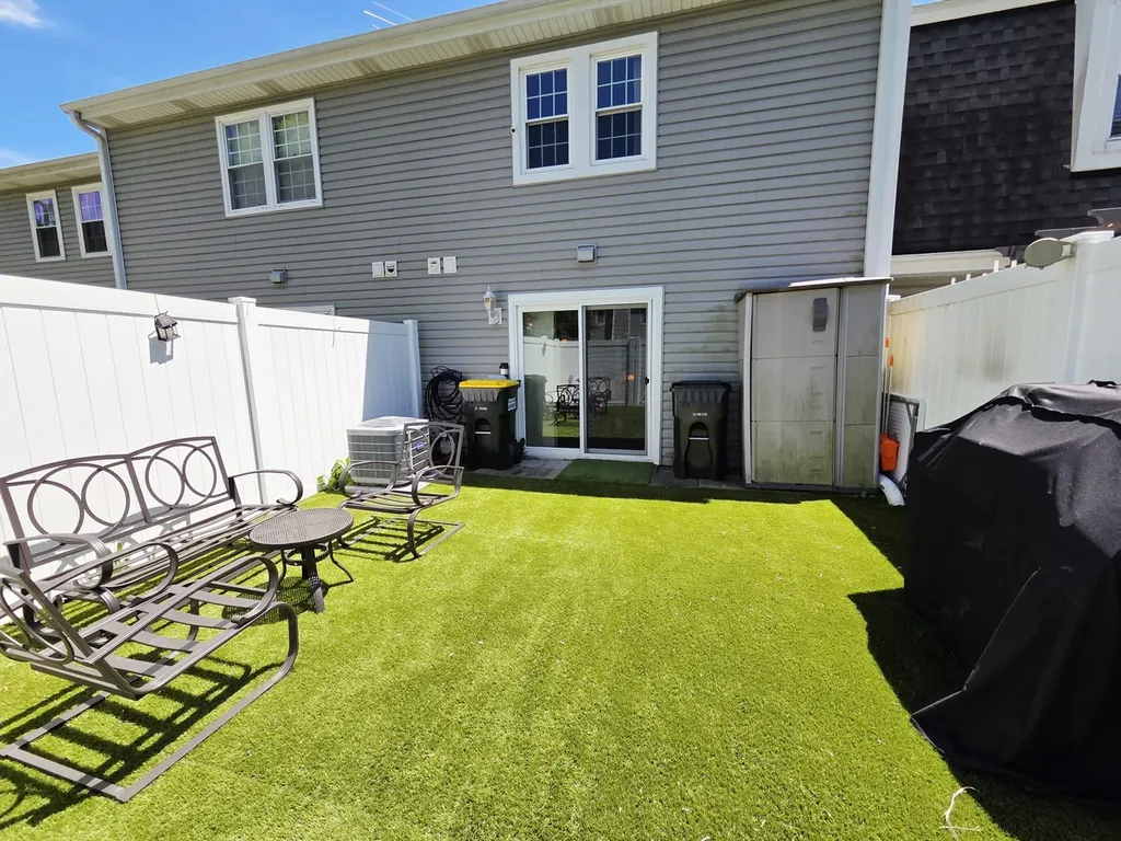 1294 Downing Street Roselle IL 60172