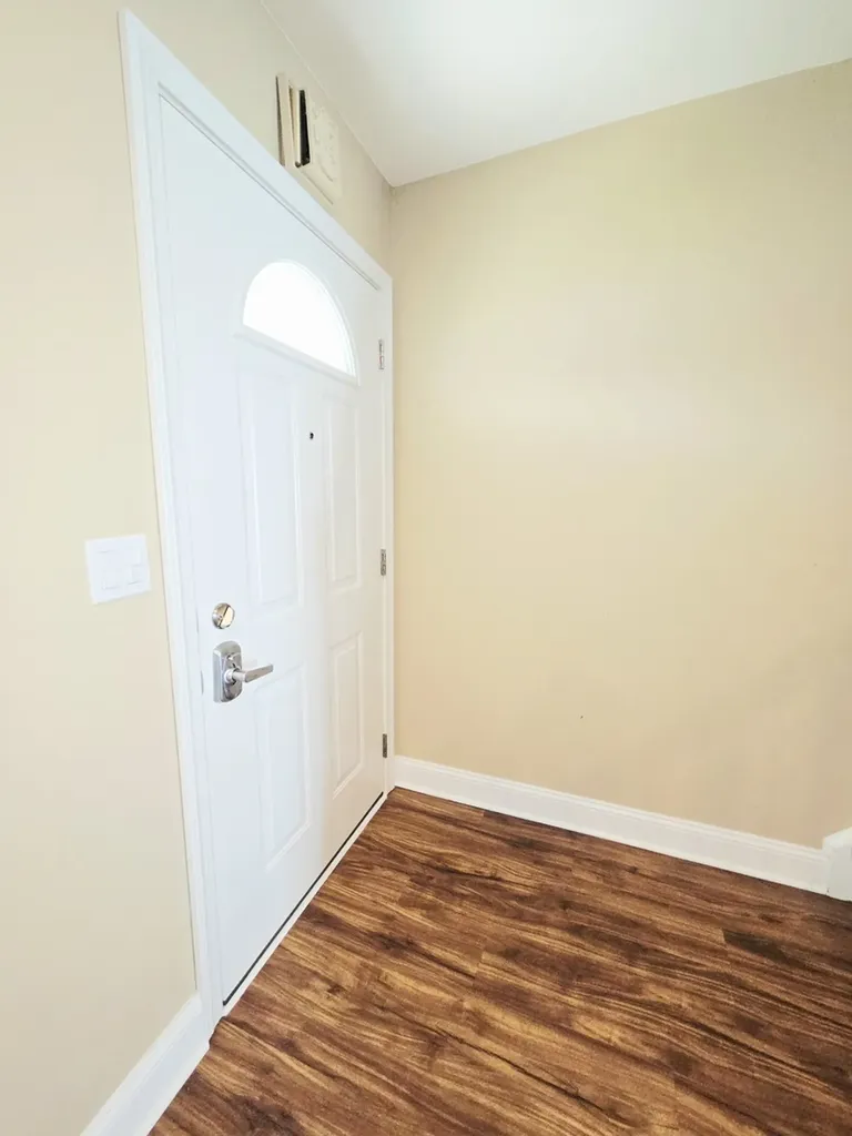 1294 Downing Street Roselle IL 60172