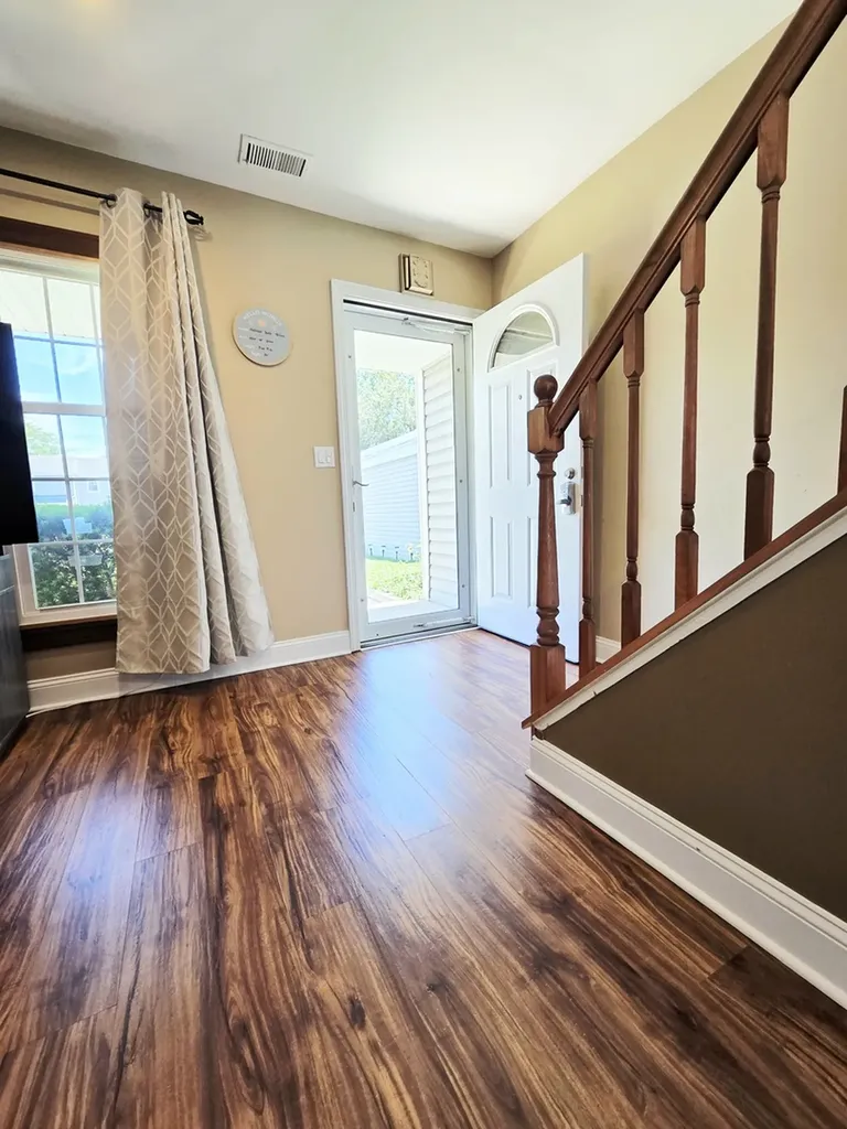 1294 Downing Street Roselle IL 60172