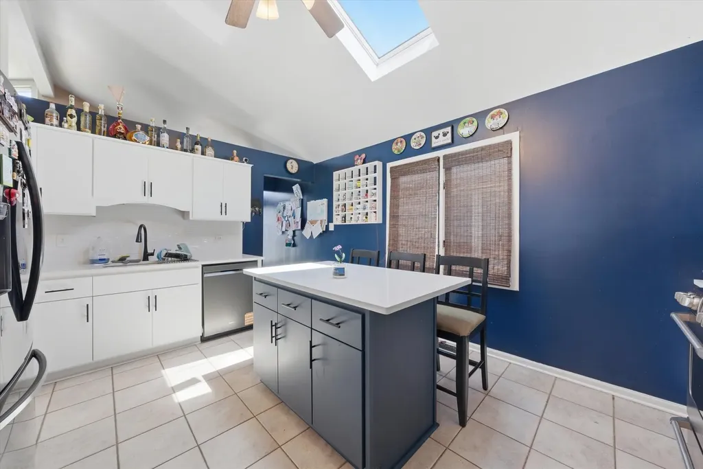 7027 West 64th Place Chicago IL 60638