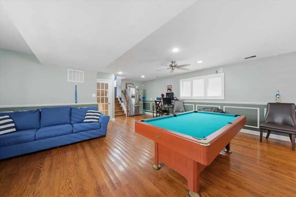 7027 West 64th Place Chicago IL 60638