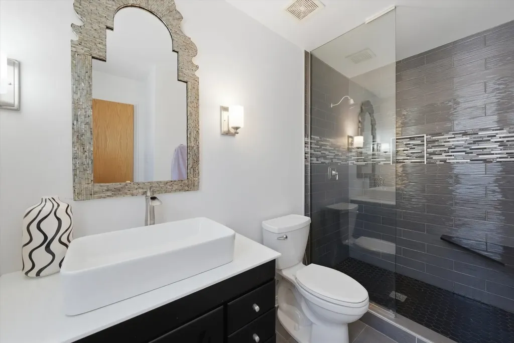 7027 West 64th Place Chicago IL 60638