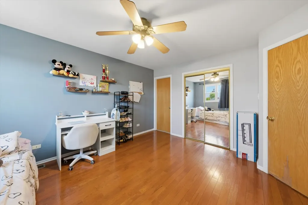 7027 West 64th Place Chicago IL 60638