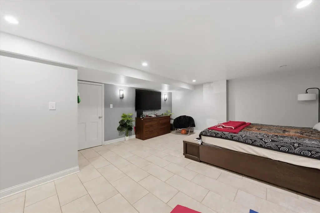 7027 West 64th Place Chicago IL 60638