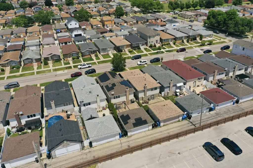 7027 West 64th Place Chicago IL 60638