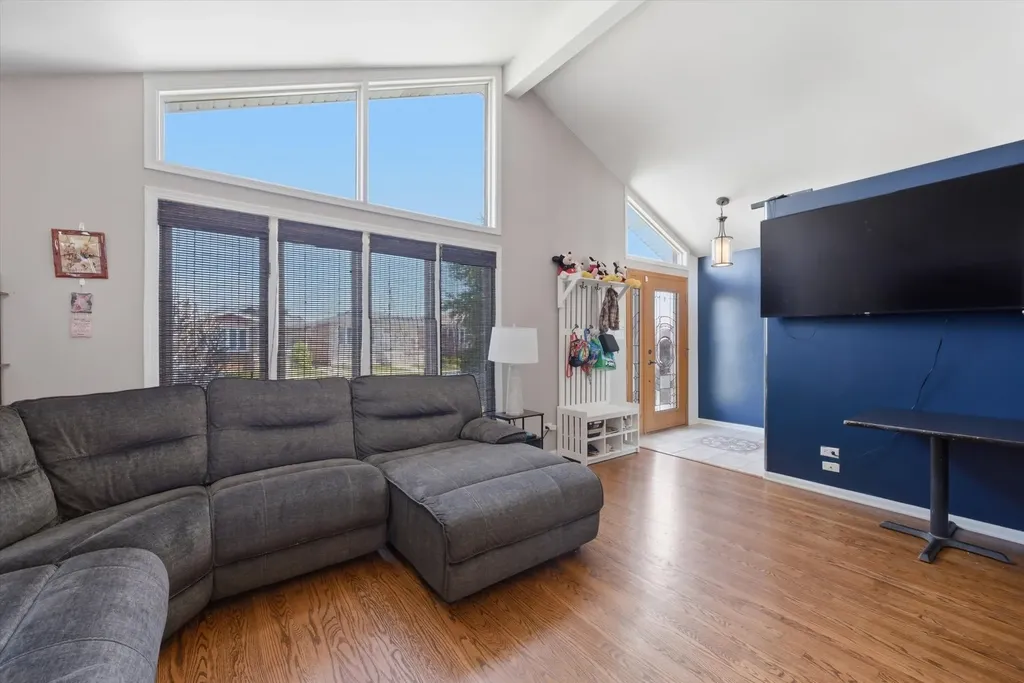 7027 West 64th Place Chicago IL 60638