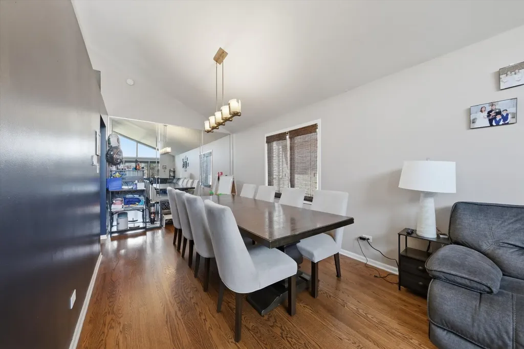 7027 West 64th Place Chicago IL 60638