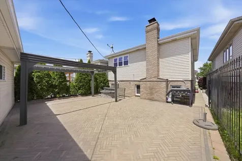 7027 West 64th Place Chicago IL 60638