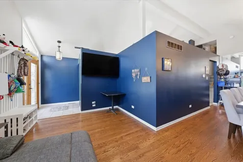 7027 West 64th Place Chicago IL 60638