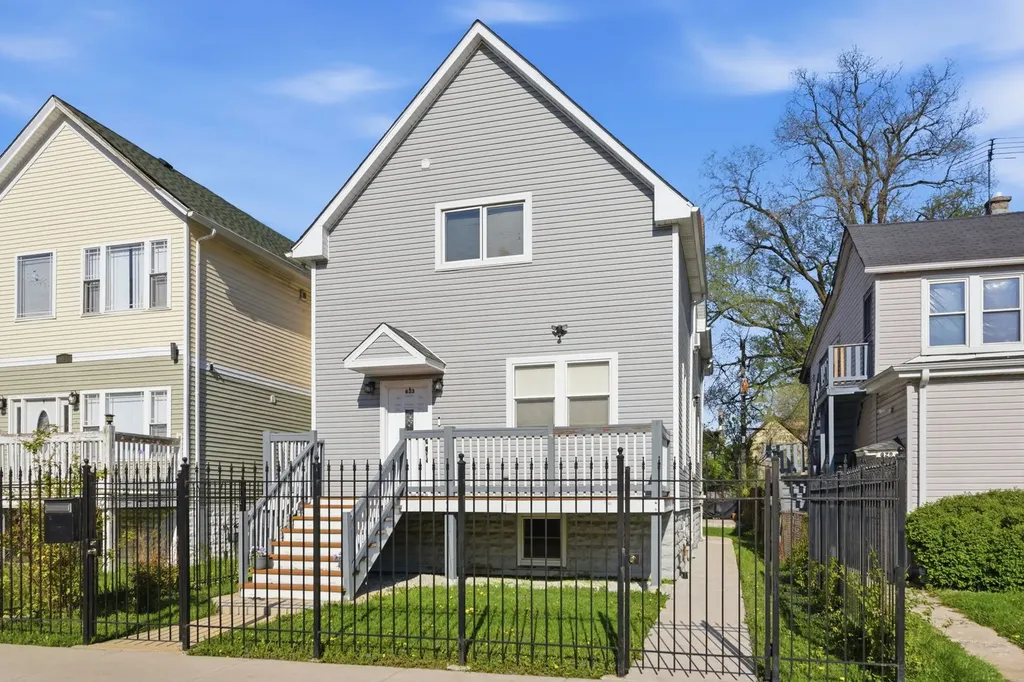 633 North Latrobe Avenue Chicago IL 60644