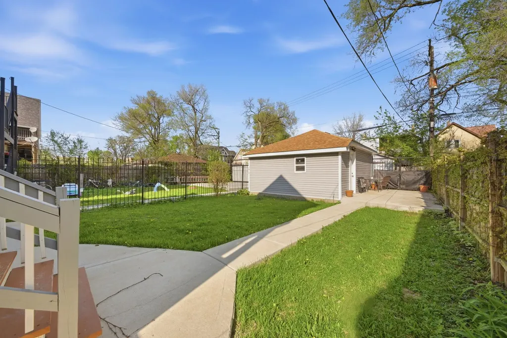 633 North Latrobe Avenue Chicago IL 60644