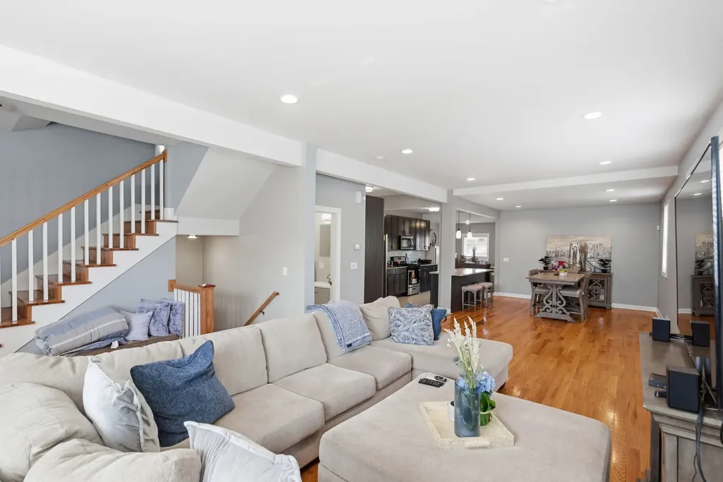 633 North Latrobe Avenue Chicago IL 60644