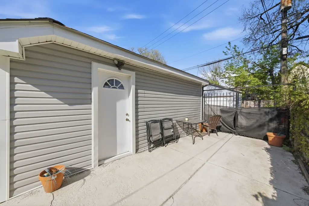 633 North Latrobe Avenue Chicago IL 60644