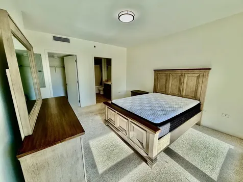 130 North Garland Court Chicago IL 60602