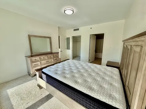 130 North Garland Court Chicago IL 60602