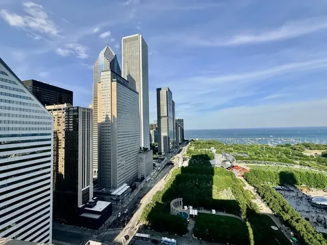130 North Garland Court Chicago IL 60602