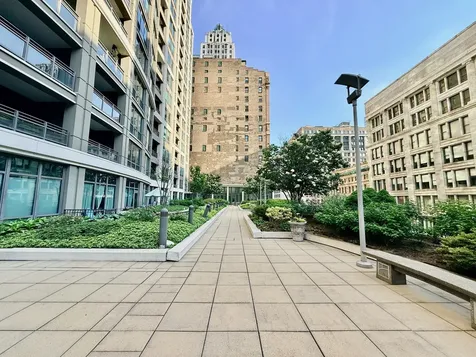 130 North Garland Court Chicago IL 60602