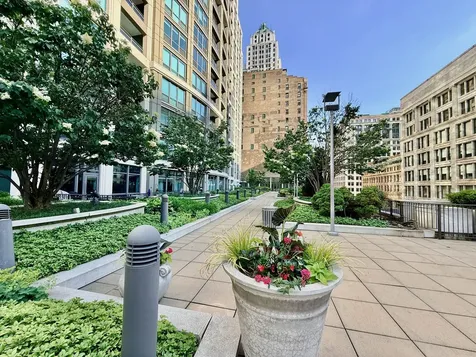 130 North Garland Court Chicago IL 60602