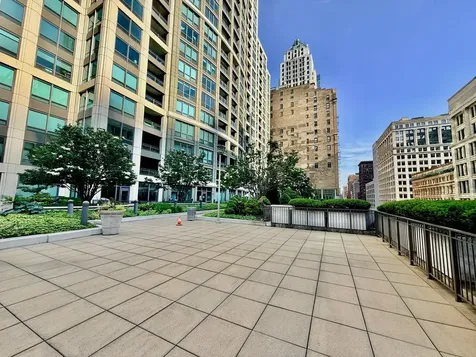 130 North Garland Court Chicago IL 60602