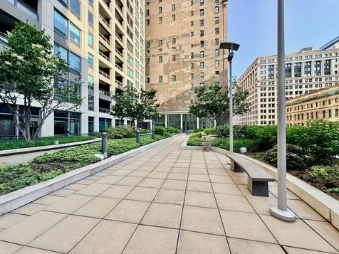 130 North Garland Court Chicago IL 60602