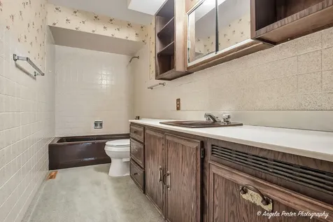 4121 Miller Oaks Drive Mchenry IL 60051